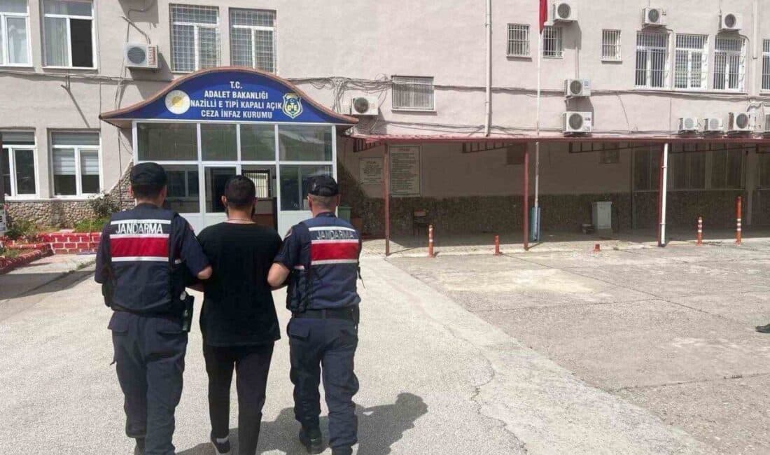 Aydın'ın Nazilli ilçesinde jandarma, aranan iki şahsı yakaladı. "Silah ile