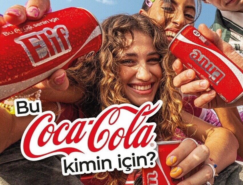 Coca-Cola, "Paylaş Bir Coca-Cola" kampanyasını yenileyerek, kişiselleştirilmiş isimlerle ve eğlenceli