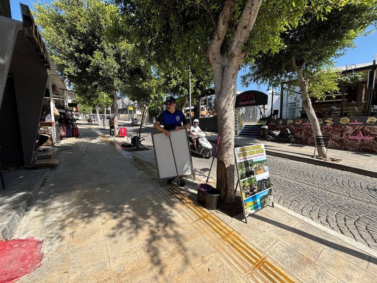 Bodrum'da zabıta ekipleri, işgaliye, dilenci ve seyyar satıcı sorunlarına karşı
