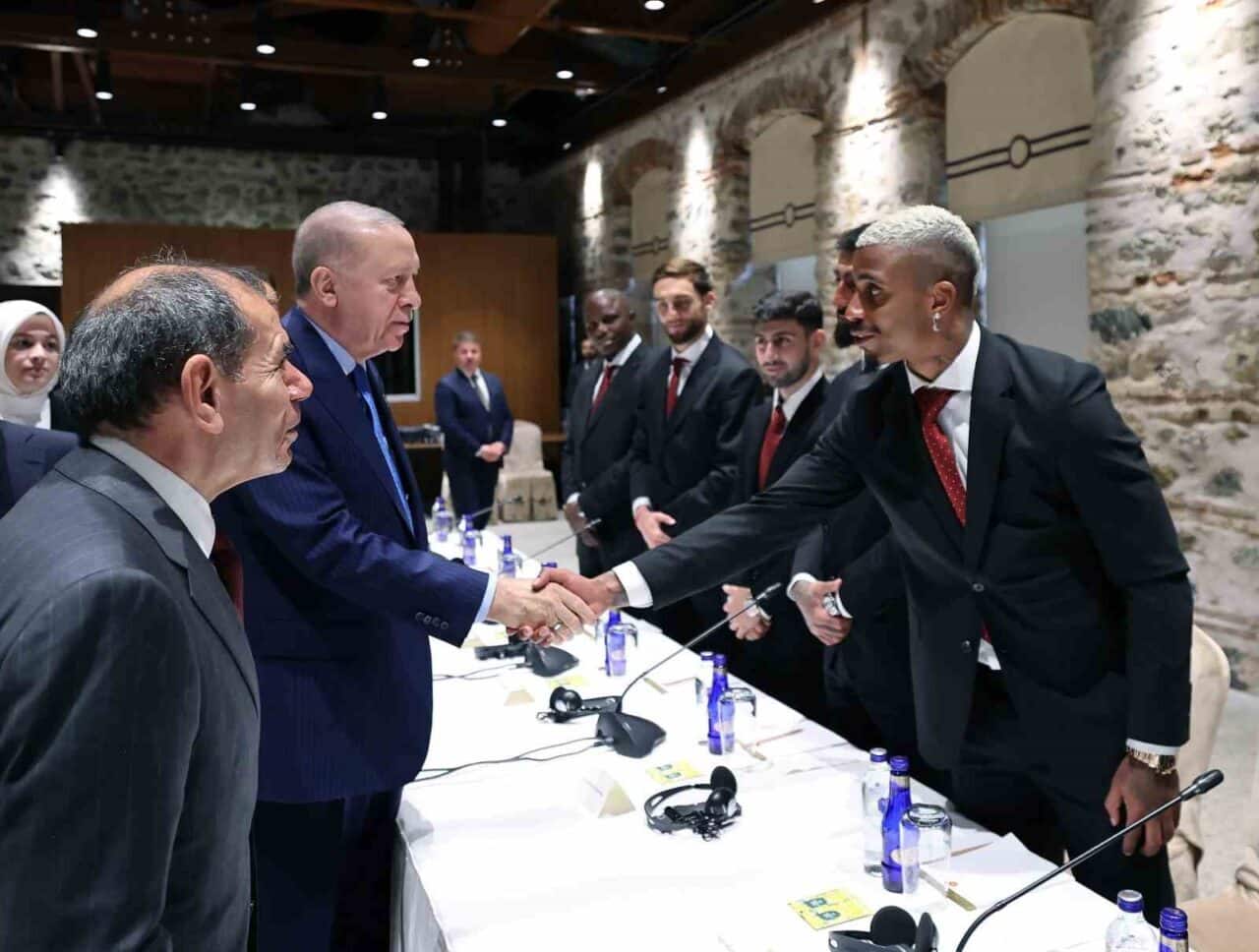 Cumhurbaşkanı Recep Tayyip Erdoğan, Galatasaray Futbol Takımı'nın 2024-2025 sezonunda kazandığı