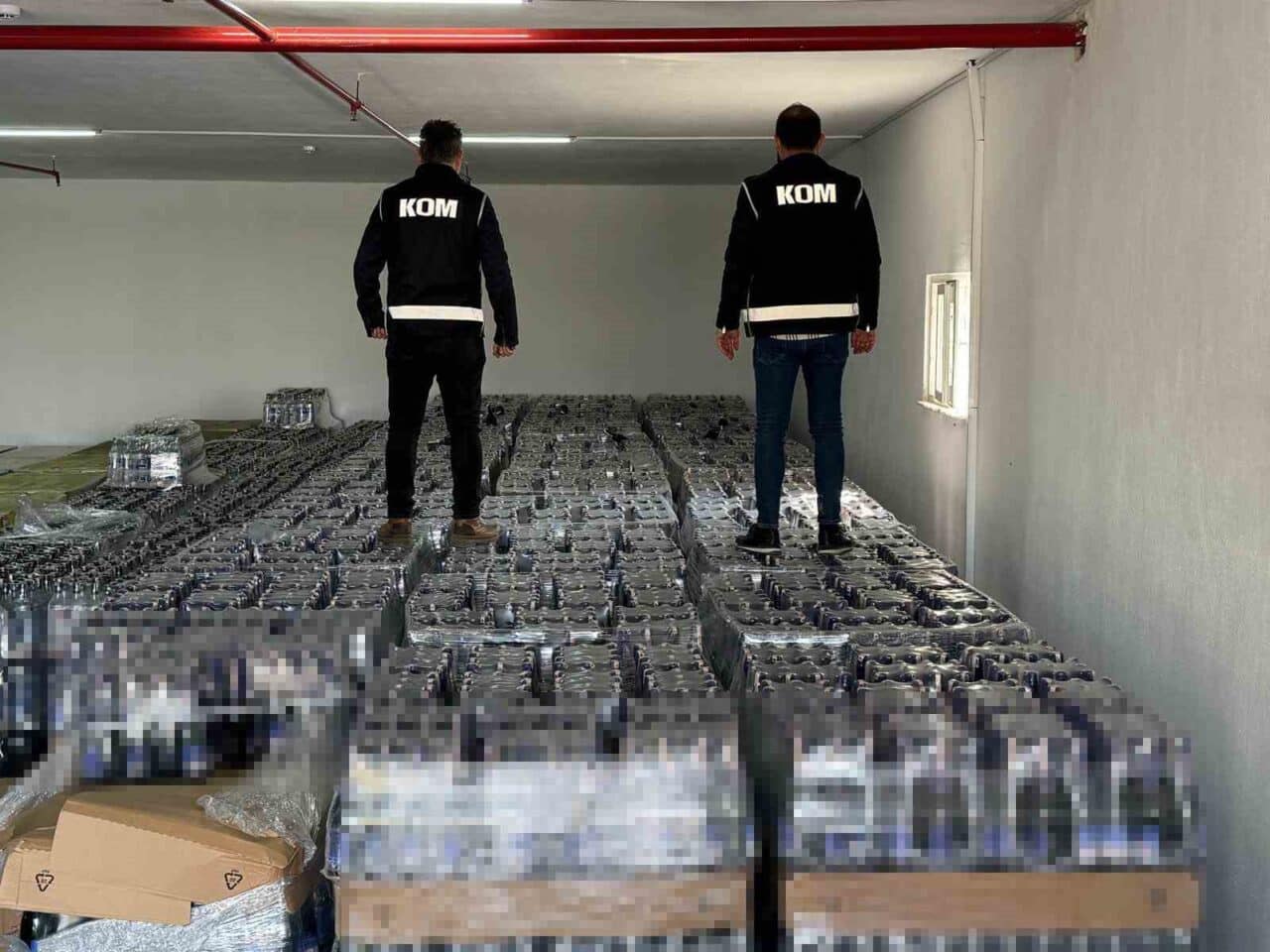 Antalya merkezli geniş çaplı bir kaçakçılık operasyonunda, 3 ilde düzenlenen