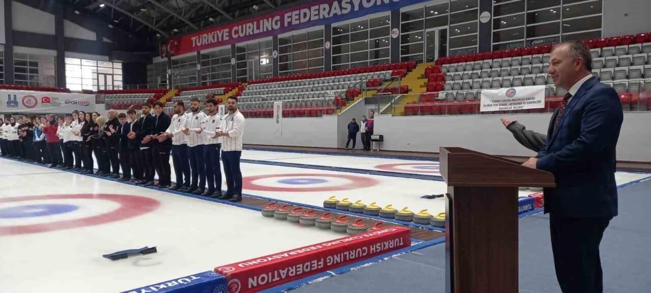 Erzurum'da düzenlenen Uluslararası Curling Open Cup, Türkiye Curling Federasyonu'nun desteğiyle