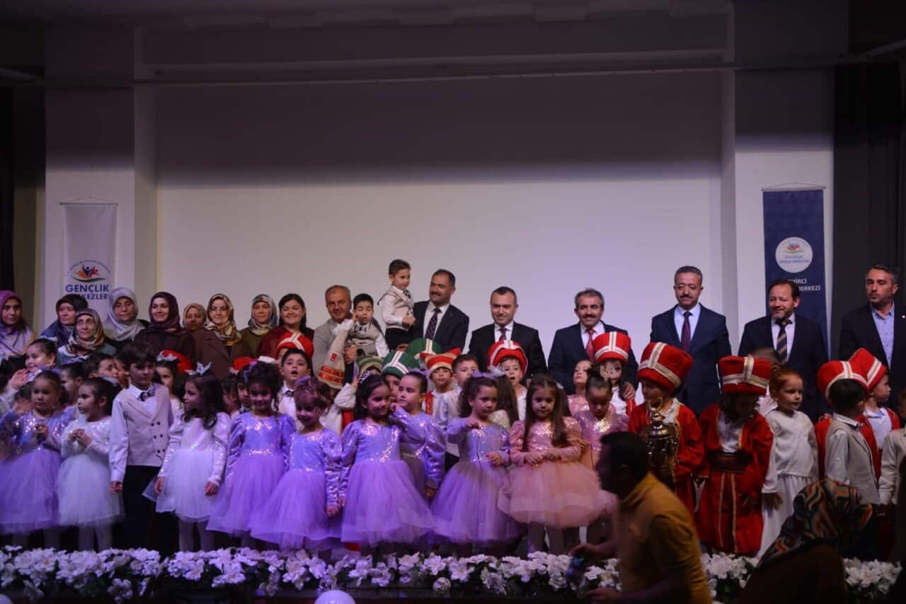 Manisa'nın Demirci ilçesinde 4-6 Yaş Kur'an Kursu yılsonu etkinliği, Kaymakam