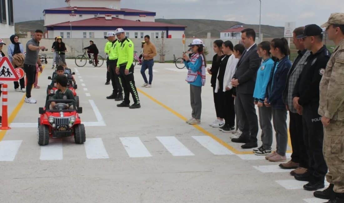 Bayburt'un Demirözü ilçesinde, 03-09 Mayıs Karayolu Trafik Haftası etkinlikleri kapsamında,