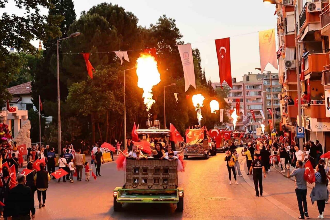 Denizli, 19 Mayıs'ı büyük bir coşkuyla kutladı. Atatürk'ün Samsun'a çıkışı