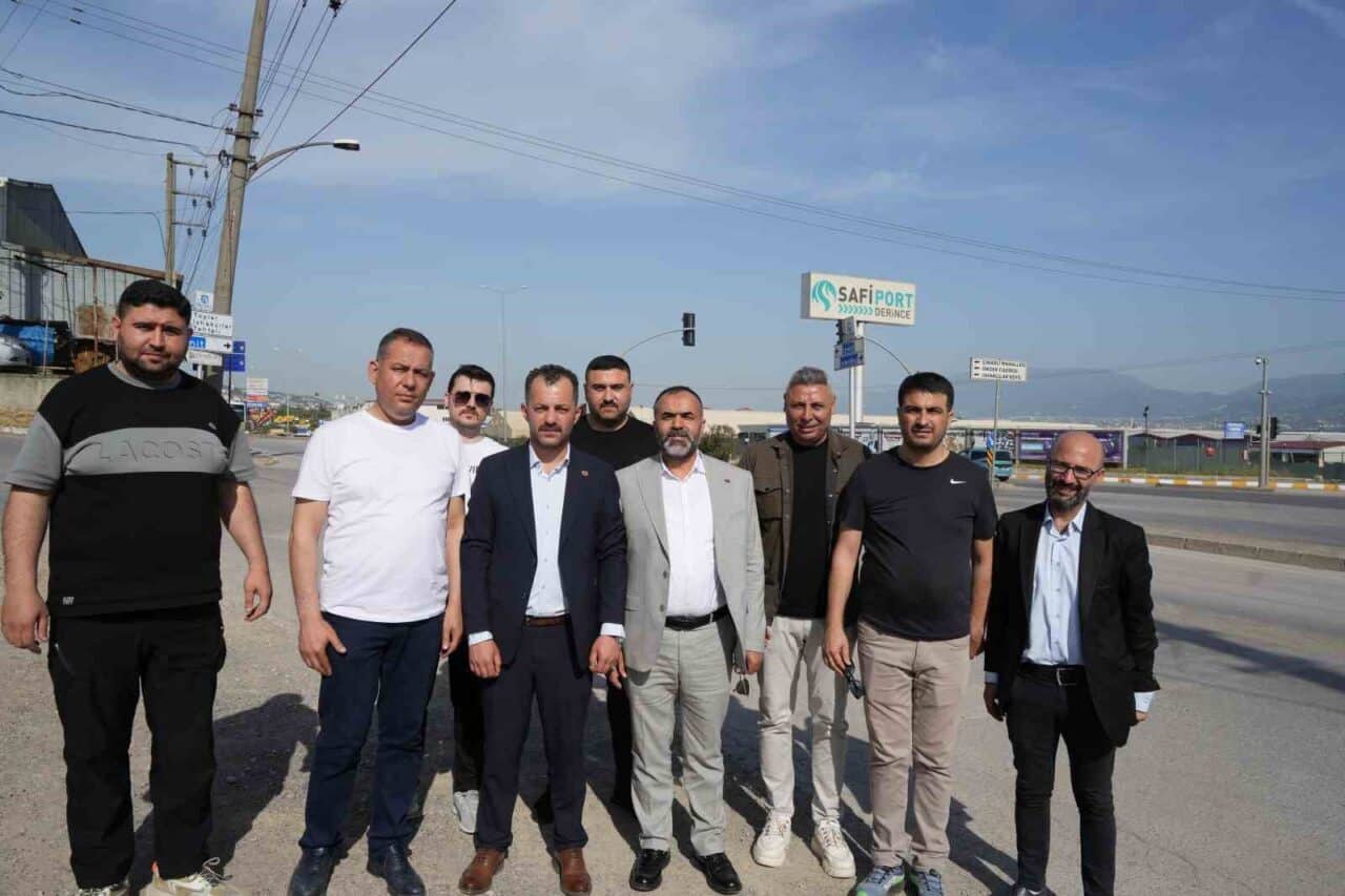 Kocaeli'nin Derince ilçesindeki Safiport Limanı'na giriş yapan tırlar, esnafı ve