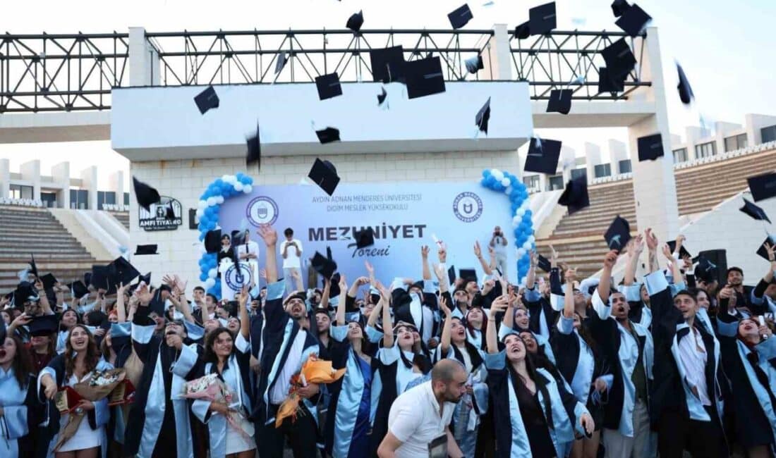 Didim Meslek Yüksekokulu 2025 mezuniyet töreni, 140 öğrencinin katılımıyla gerçekleştirildi.