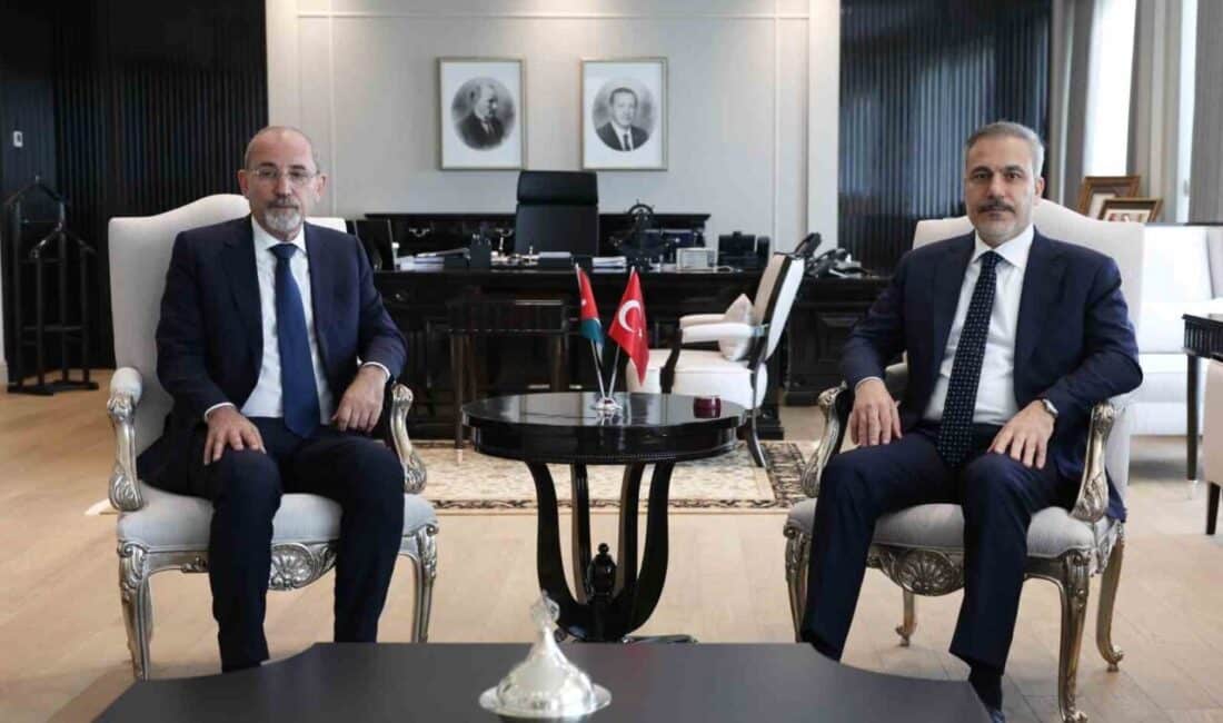 Dışişleri Bakanı Hakan Fidan, Ürdün’ün Dışişleri Bakanı Eymen es-Safedi ile Ankara’da bir toplantı gerçekleştirdi. Dışişleri Bakanı Hakan Fidan, Türkiye-Ürdün-Suriye Dışişleri Bakanları Üçlü Toplantısı kapsamında