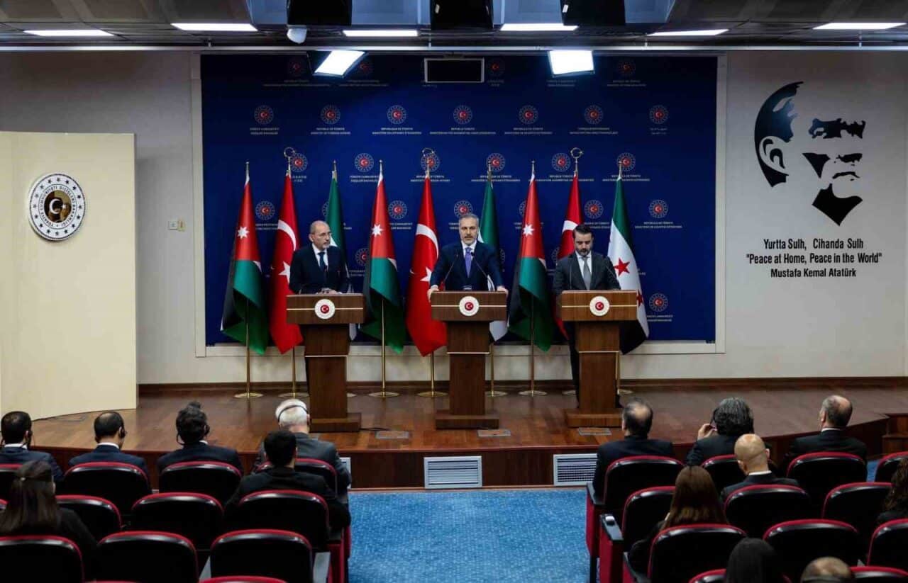 Dışişleri Bakanı Hakan Fidan, Ürdün ve Suriye bakanlarıyla yaptığı görüşmede,