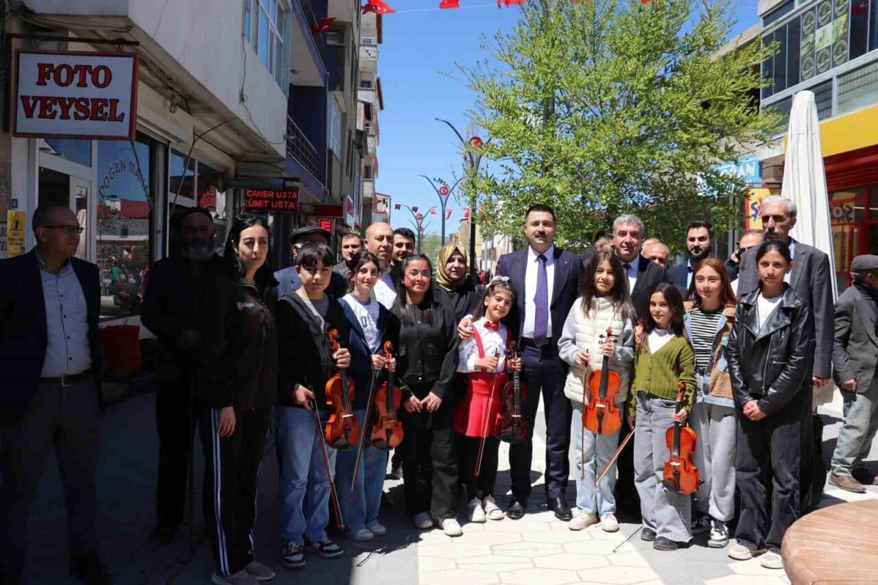 Ağrı'nın Diyadin ilçesinde 19 Mayıs etkinlikleri, çocukların ve gençlerin katılımıyla