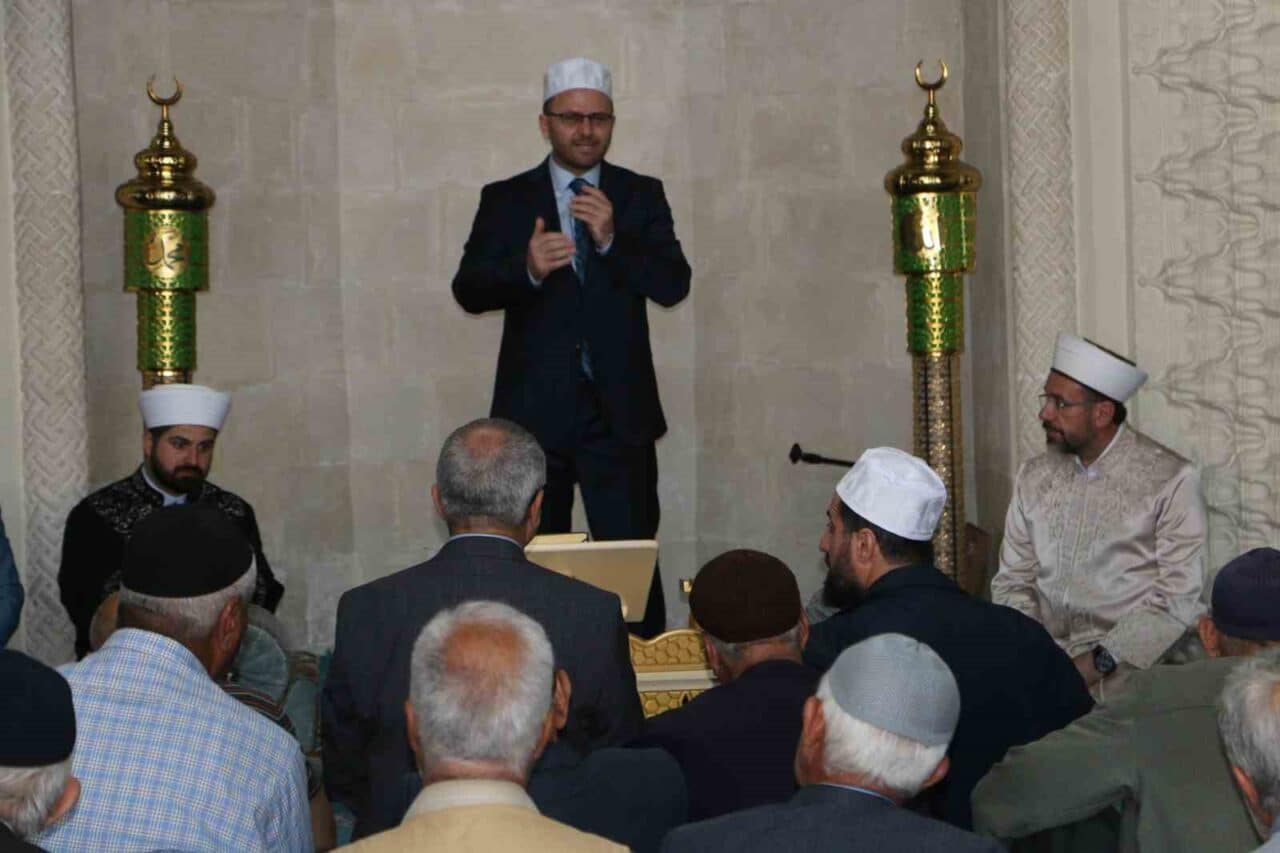 Diyarbakır Ulu Camii'nde Adem Bilgetay ve Mısırlı Essam Ahmed Husseın