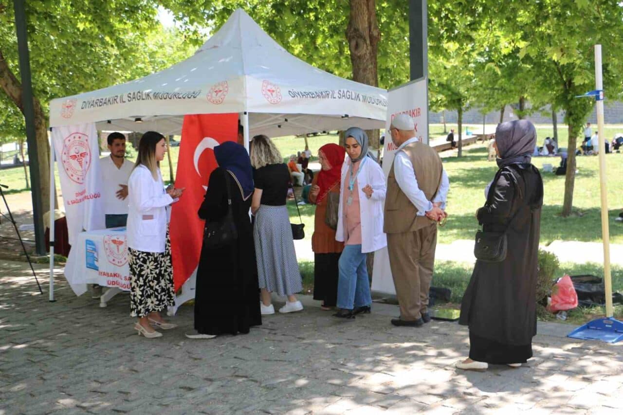 Diyarbakır'da İl Sağlık Müdürlüğü, "ideal kilonu öğren, sağlıklı yaşa" ve