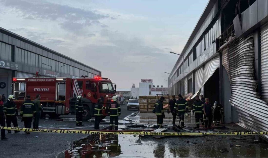 Diyarbakır’da Oto Sanayi Sitesi’nde Kıvılcımlar Yangına Neden Oldu, 4 Dükkan Zarar Gördü Diyarbakır’ın Kayapınar ilçesindeki Birtane Oto Sanayi Sitesi’nde kepenk tamiri sırasında