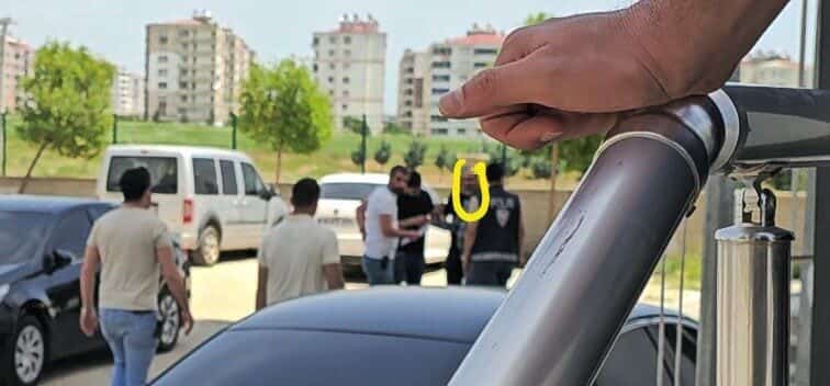Diyarbakır’da tartışma sonucu bir kişiyi bıçaklayarak öldüren zanlı, mahkemece tutuklandı. Diyarbakır'ın Ergani ilçesinde İ.H.T. (47), tartıştığı Nurettin Tekdemir'i (55) bıçaklayarak