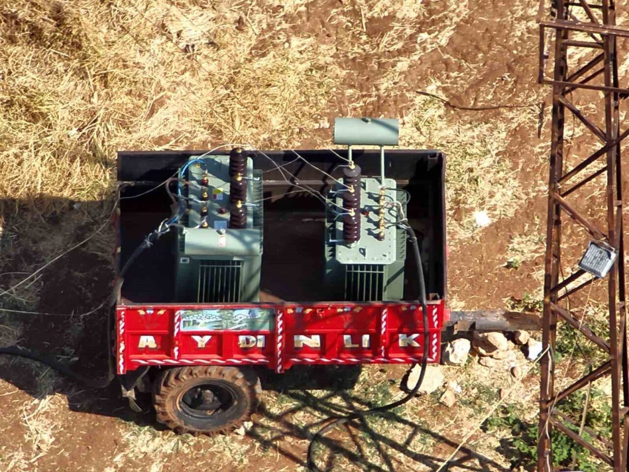 Dicle Elektrik, Şanlıurfa'da traktör römorkuna yerleştirilmiş iki kaçak trafo tespit