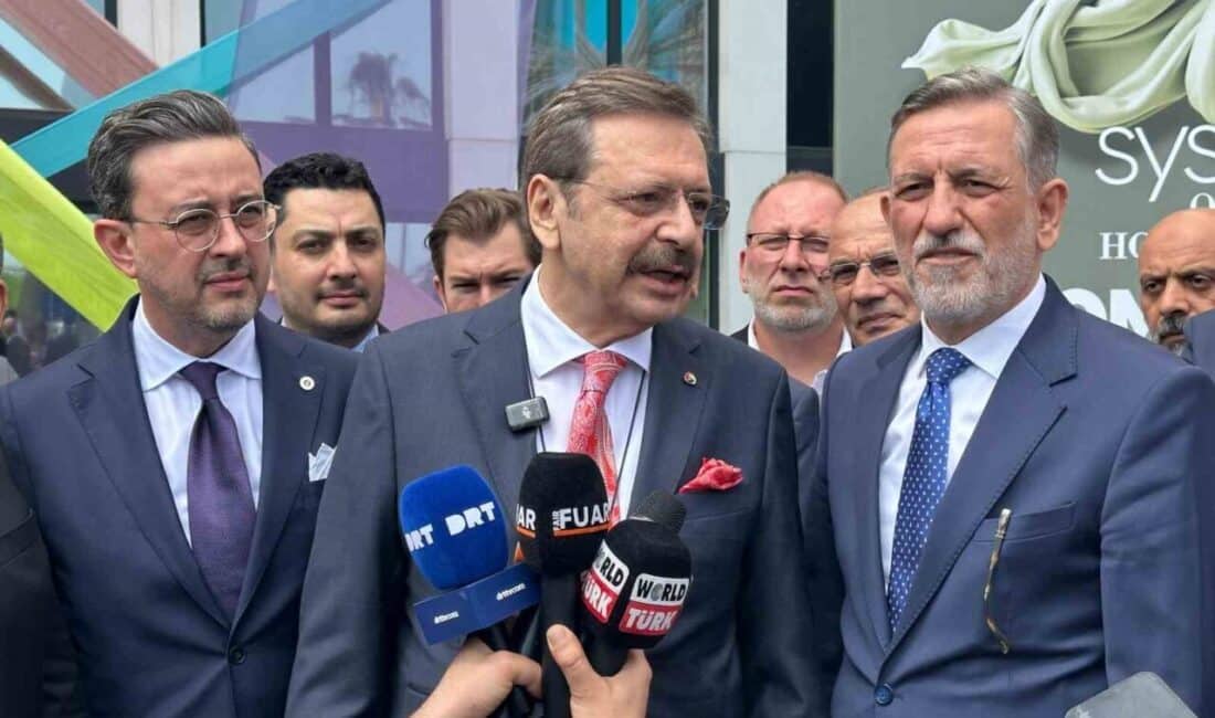 M. Rifat Hisarcıklıoğlu ve Selim Kasapoğlu, İstanbul'daki HOMETEX Fuarı'nda bir