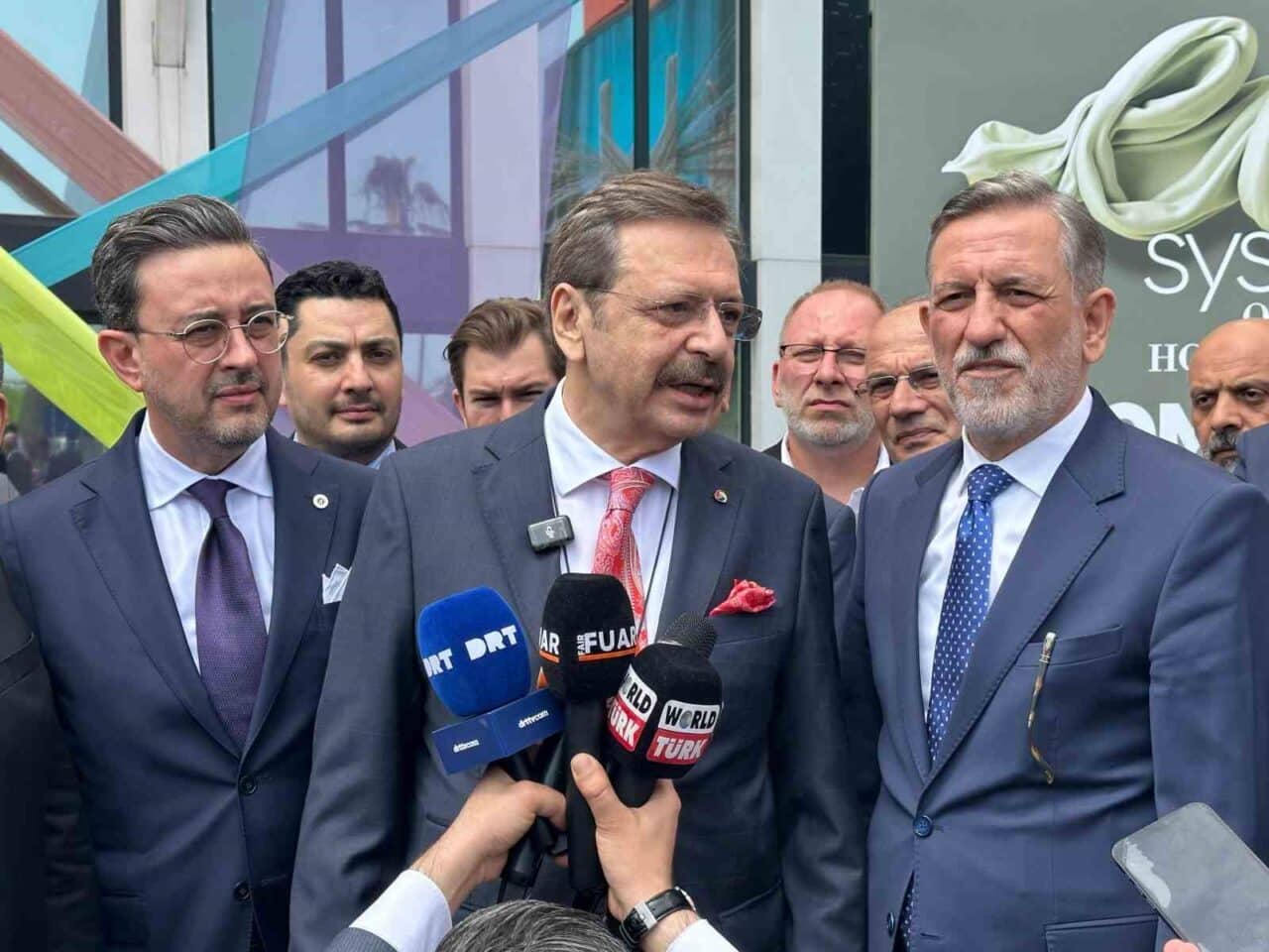 M. Rifat Hisarcıklıoğlu ve Selim Kasapoğlu, HOMETEX Fuarı'nda Denizli’nin tekstil