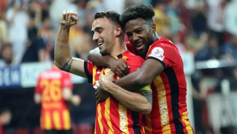 Kayserispor'un Haiti asıllı Fransız futbolcusu Duckens Nazon, Bodrumspor karşısında attığı