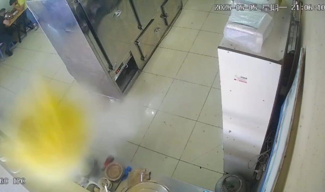 Mersin’de Lokantada Düdüklü Tencere Patladı, Çalışan İse Kurtuldu! Mersin'de bir lokantada düdüklü tencerenin patlaması sonucu yaralanan olmadı. Olay,