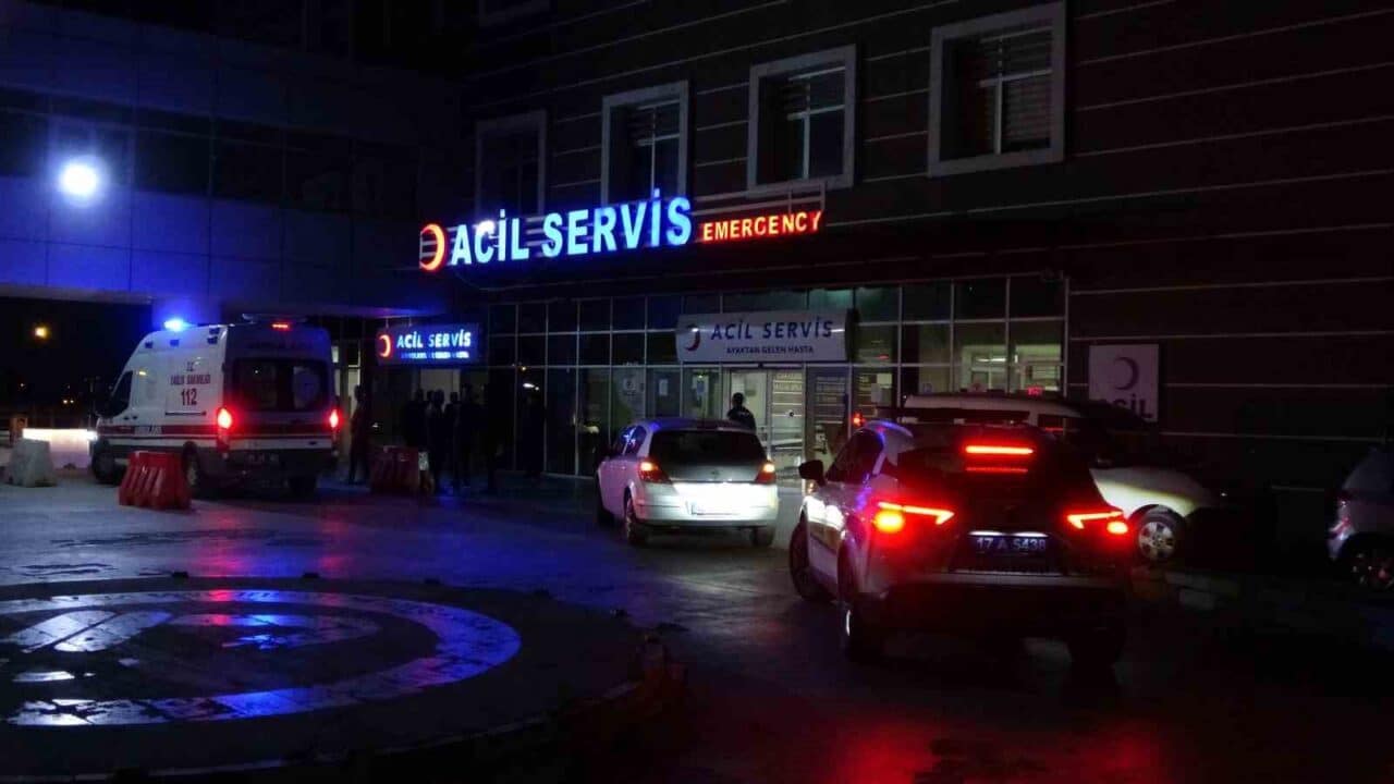 Çanakkale'de motosikletli asayiş ekibinin dur ihtarına uymayan bir aracı kovalamacası