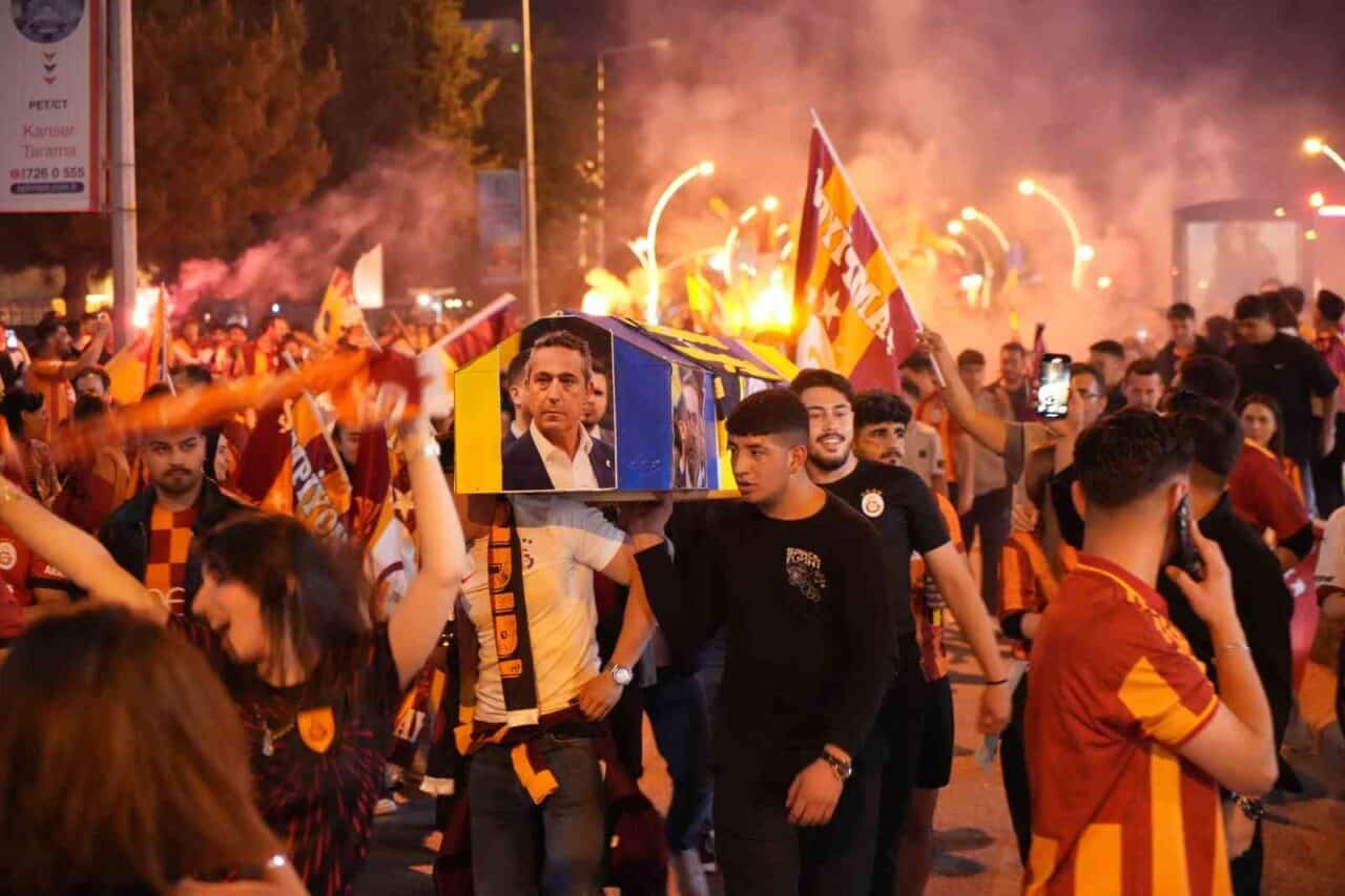 Galatasaray, Süper Lig'in 36. haftasında Kayserispor'u 3-0 yenerek 25. şampiyonluğunu