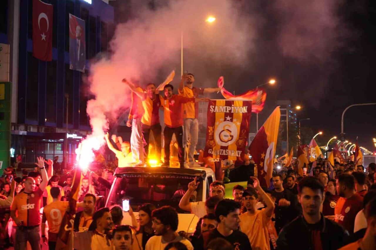 Galatasaray, Süper Lig'in 36. haftasında Kayserispor'u 3-0 yenerek 25. şampiyonluğunu
