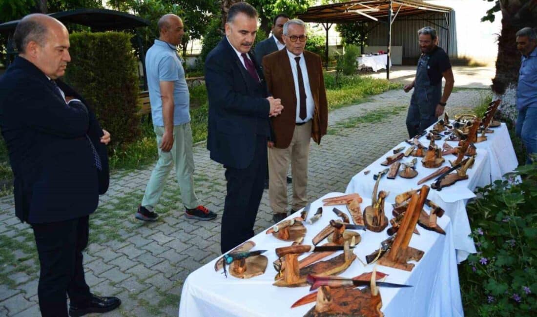Balıkesir Edremit'teki Halk Eğitimi Merkezi, ilk kez düzenlediği bıçak yapım