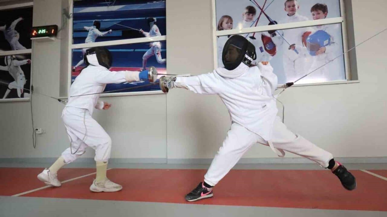 Zeynep Erva Alsu, Elazığ Gençlik ve Spor Kulübü'nde eskrim branşında