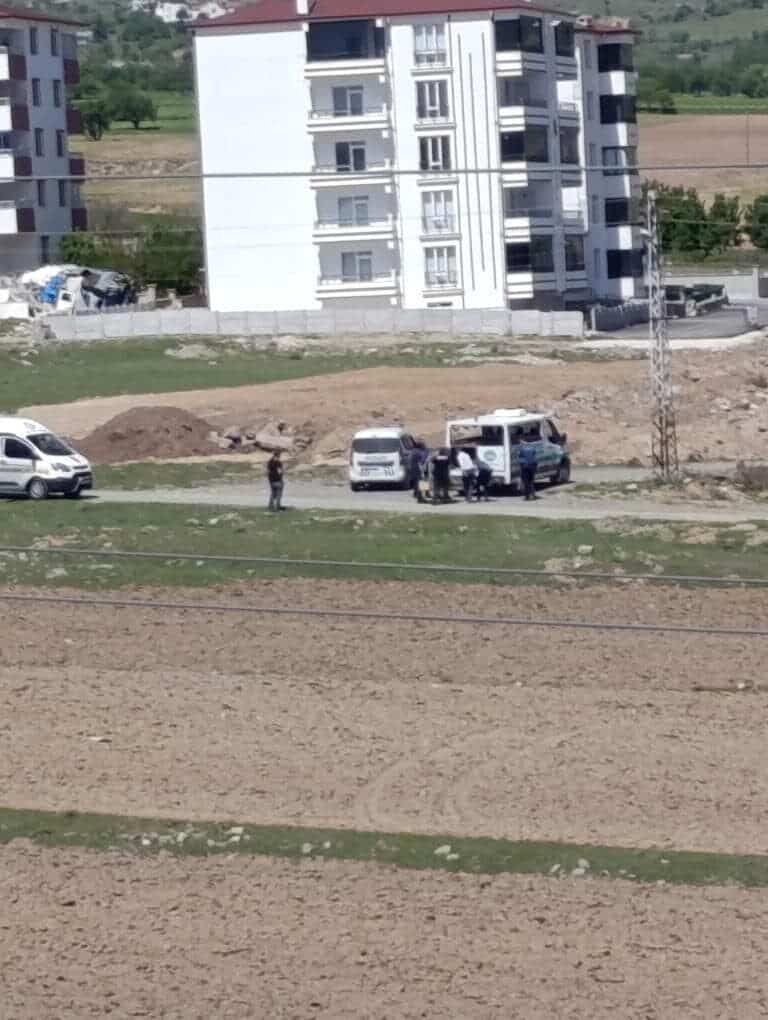 Elazığ'da, 30 yaşındakı Muhammet Gül, Doğukent Mahallesi'nde boş bir arazide