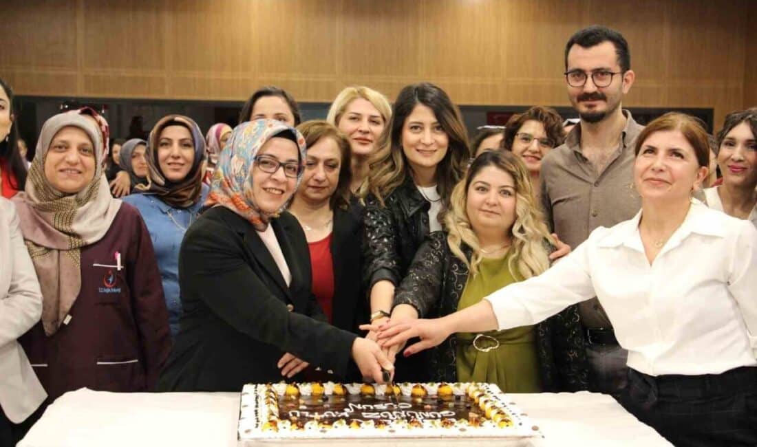 Elazığ Fethi Sekin Şehir Hastanesi, Ebeler Günü'nü düzenlediği etkinlikle kutladı.