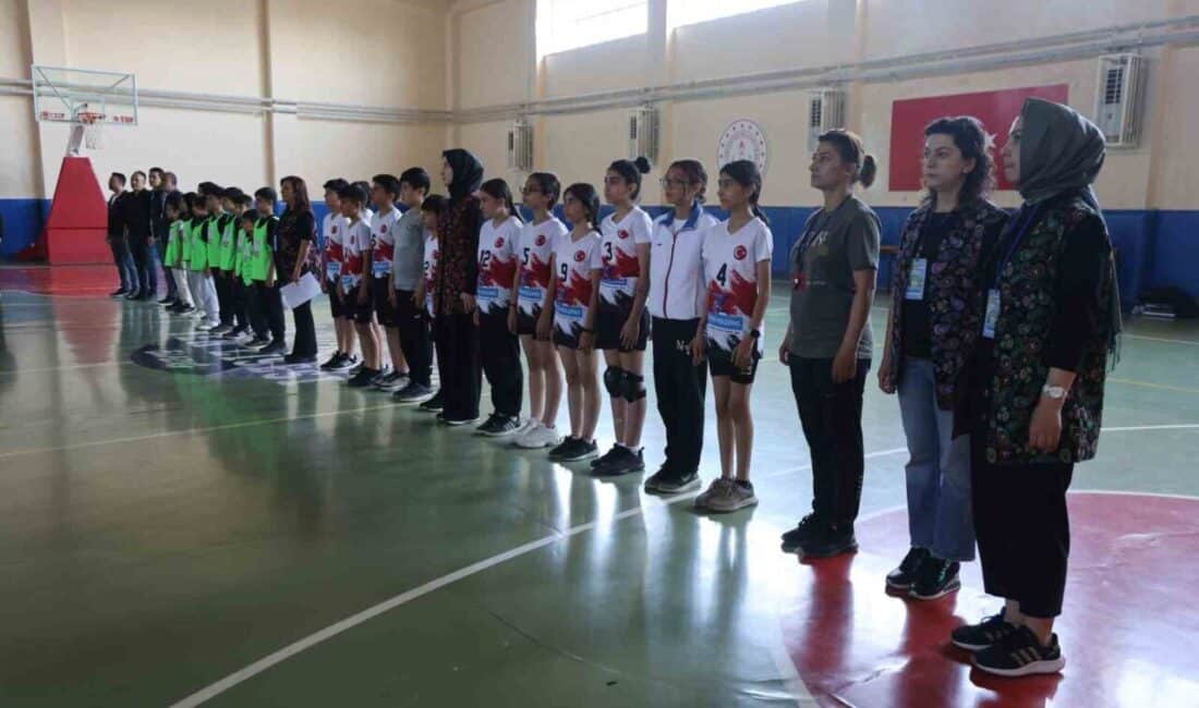 Elazığ'da düzenlenen ‘Geleneksel Çocuk Şenliği’nde 480 ortaokul öğrencisi, unutulmaya yüz