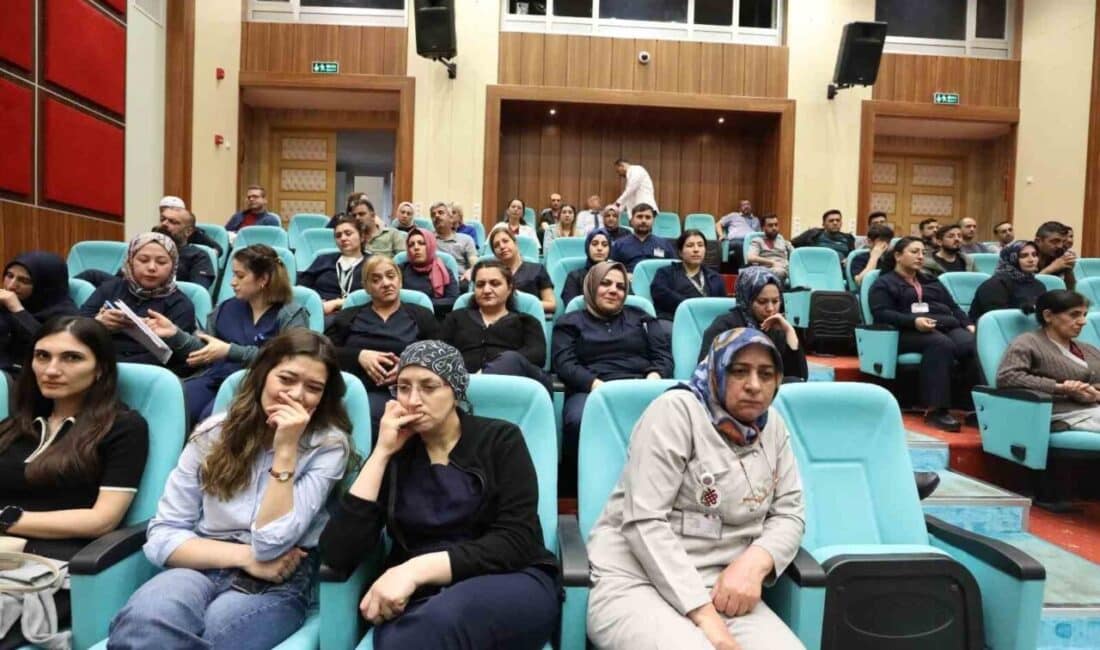 Fırat Üniversitesi Hastanesi Personeline Afet Farkındalık Eğitimi Verildi Elazığ'da Fırat Üniversitesi Hastanesi çalışanları, Süleyman Polat tarafından verilen "Afet
