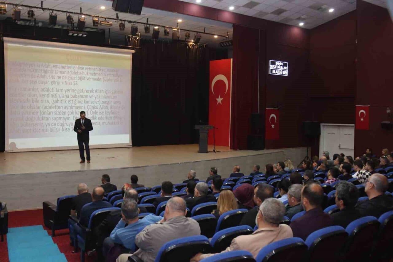Elazığ Belediyesi, kamu etik kuralları eğitimi semineri düzenledi. Seminer, Mehmet
