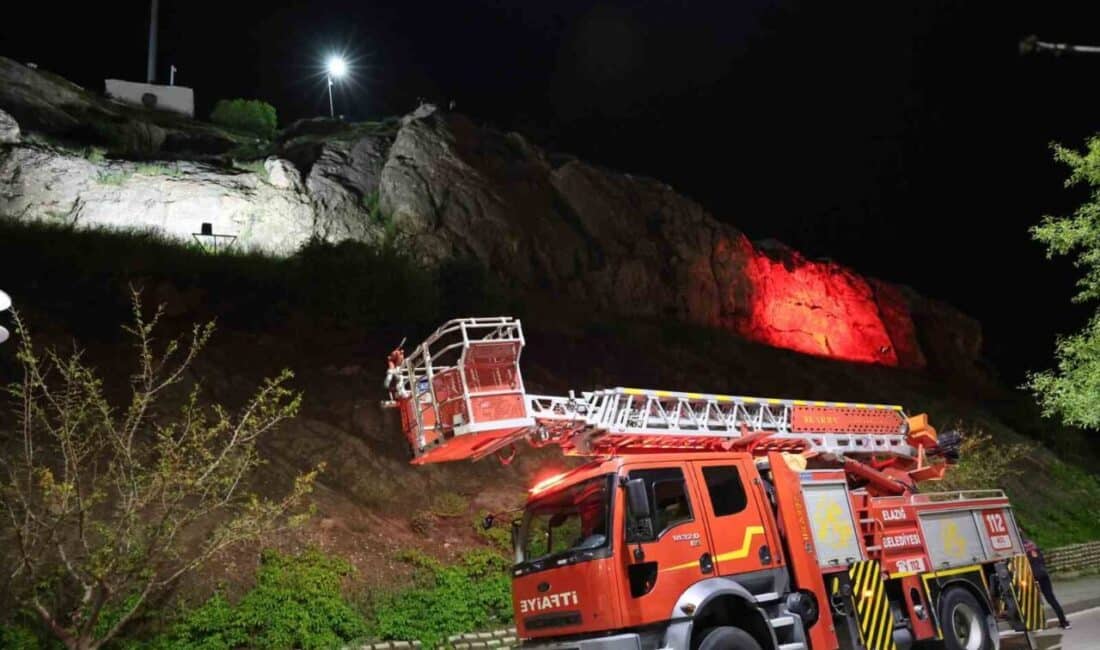 Elazığ'ın Harput Mahallesi'nde kayalıklara çıkarak intihar girişiminde bulunan bir kişi,
