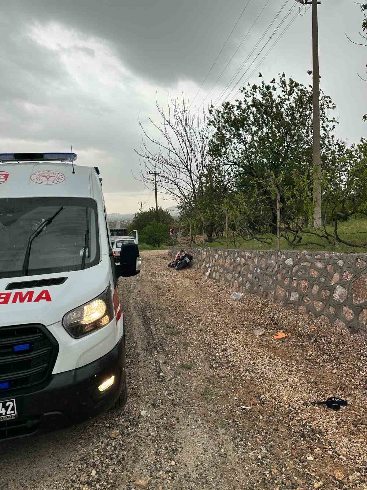 Elazığ - Keban yolu Pelte köyü civarında, kaygan yol nedeniyle
