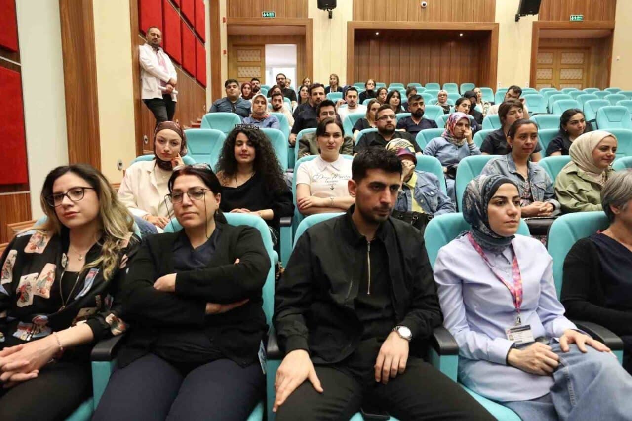 Fırat Üniversitesi Hastanesi, sağlık çalışanları için "İleri yaşam desteği eğitimi"