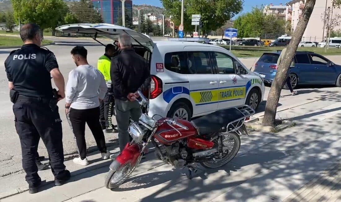 Elazığ’da otomobil ve motosiklet çarpıştı, 2 kişi yaralandı Elazığ'da otomobil ile motosikletin çarpışması sonucu 2 kişi yaralandı. Kaza,