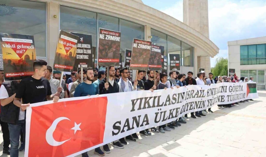 Elazığ'da Fırat Üniversitesi Öğrenci Toplulukları, İsrail'in Gazze'ye yönelik işgalini protesto