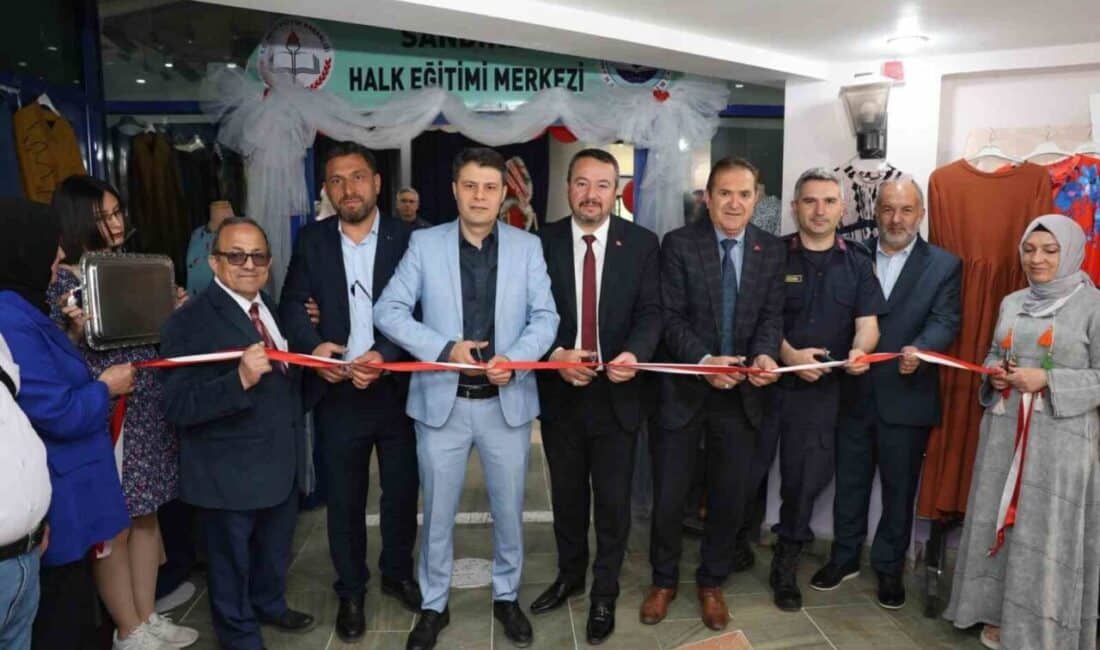 Afyonkarahisar Sandıklı Halk Eğitim Merkezi, geleneksel 'Yıl Sonu Sergisi'ni Kent
