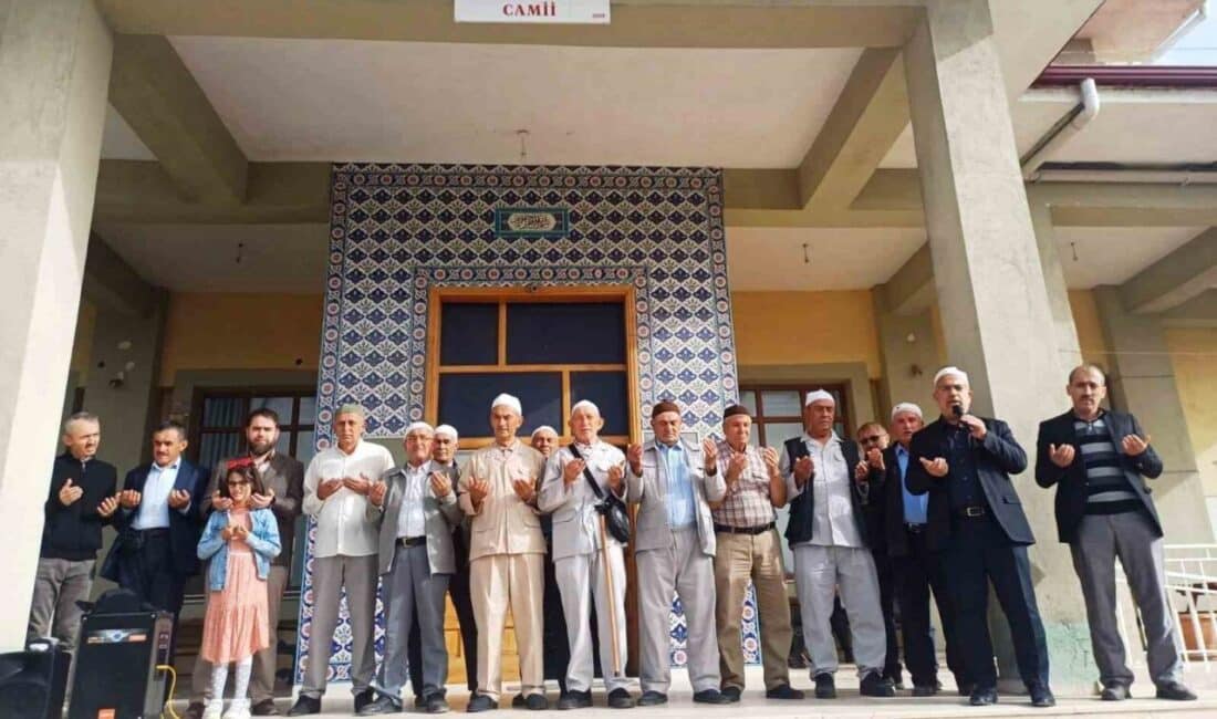 Kütahya'nın Emet ilçesinde, hac farizasını yerine getirmek üzere yola çıkacak