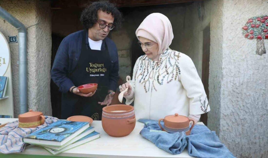 Emine Erdoğan, Türk Mutfağı Haftası etkinlikleri çerçevesinde Nevşehir'de yoğurt mayaladı.