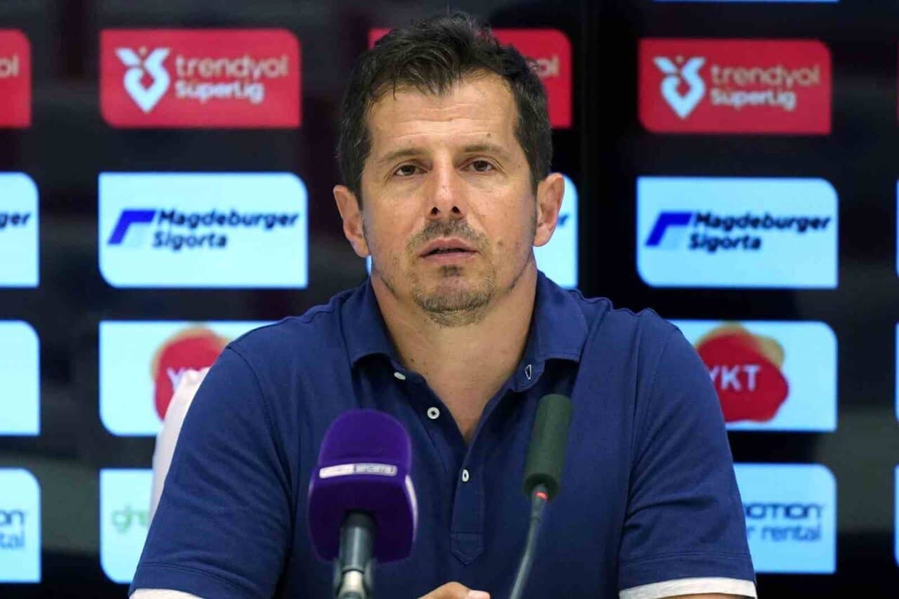 Antalyaspor'un teknik direktörü Emre Belözoğlu, takımın geleceği için en az