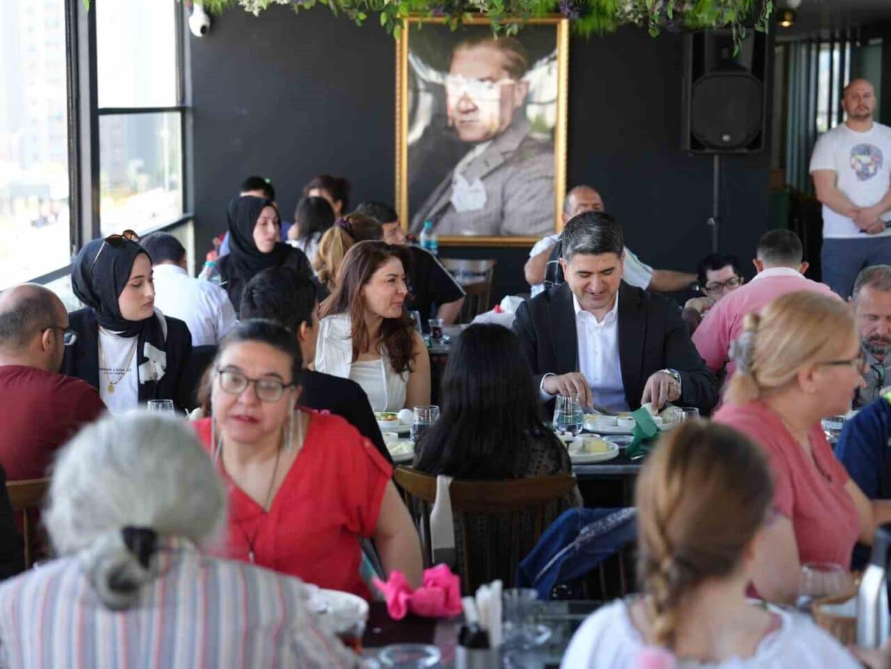 Ataşehir Belediyesi, Engelliler Haftası'na özel bir etkinlik düzenleyerek özel gereksinimli