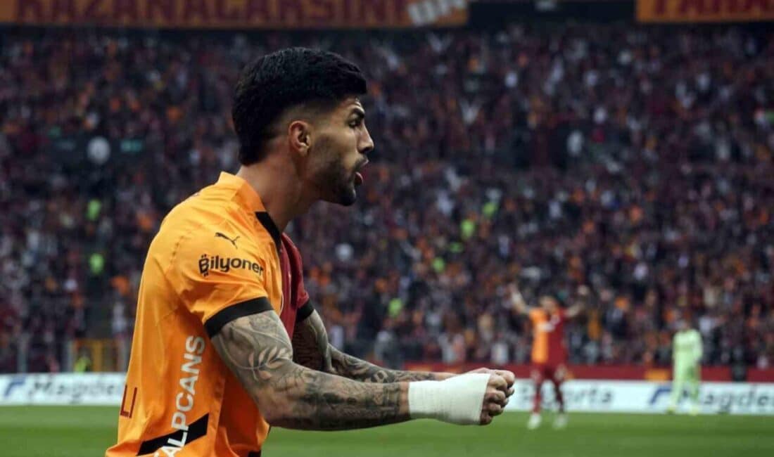 Galatasaraylı Eren Elmalı, Sivasspor ile oynanan maçta 25. dakikada sakatlanarak