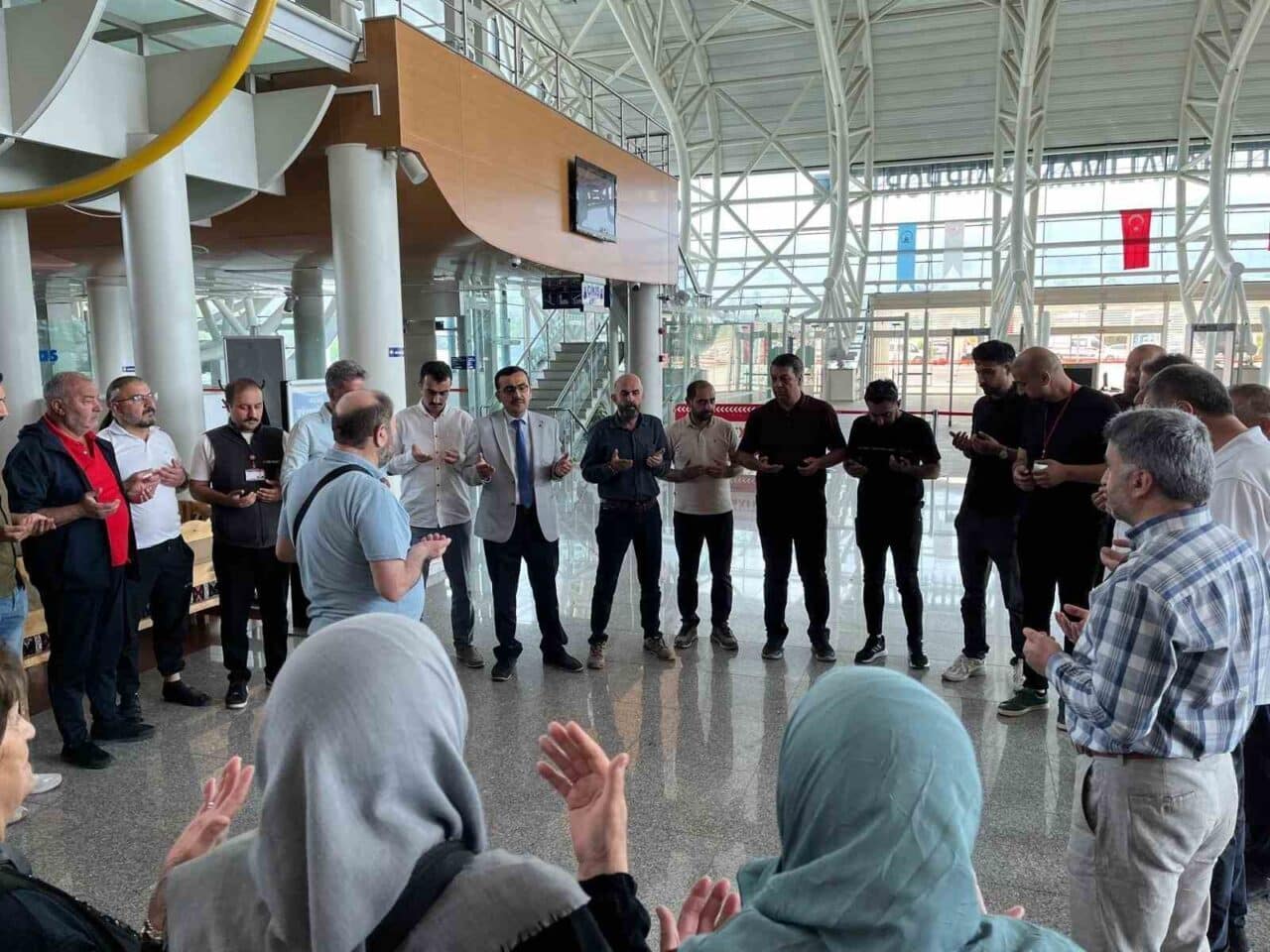 Diyanet İşleri Başkanlığı tarafından düzenlenen programda, Erzincan'dan 59. kafile hacı