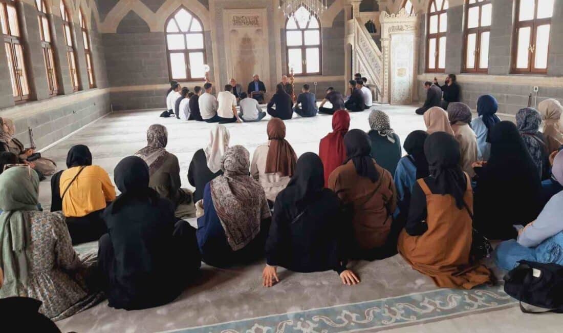 Erzincan Müftülüğü tarafından düzenlenen "Erzincan’da Üç Vakit Projesi", üniversite öğrencilerinin