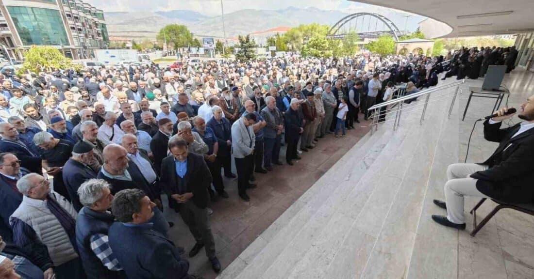 Erzincan'dan 2025 yılı hacı adayları, 190 kişilik kafile ile Terzibaba