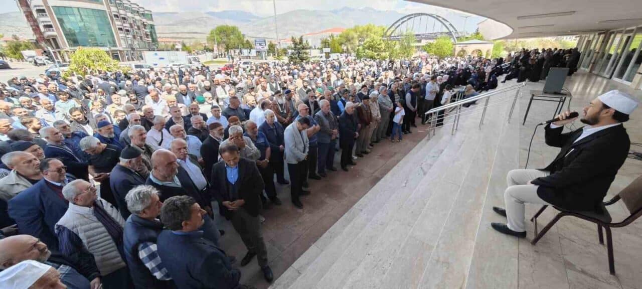 Erzincan'dan 2025 yılı hacı adayları, 190 kişilik kafile ile Terzibaba