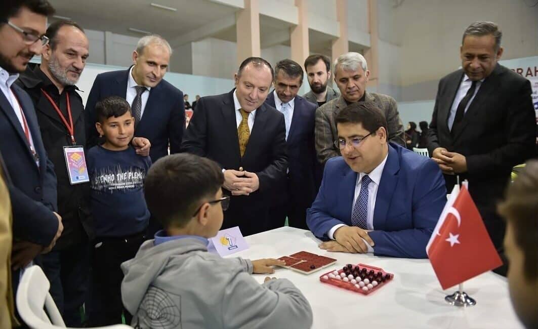 Erzurum’da Akıl ve Zekâ Oyunları Turnuvası’nın İl Finali Gerçekleşti. Erzurum'da 20 ilçeden 179 öğrencinin katıldığı "Akıl ve Zekâ Oyunları