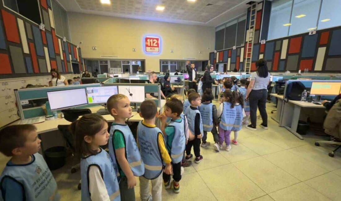 Eskişehir’deki Miniklerin Acil Durum Bilinci Gelişiyor: 112 Acil Çağrı Merkezi Ziyareti Gerçekleştirildi Eskişehir Büyükşehir Belediyesi’nin Es Çocuk Evi öğrencileri, Trafik ve İlk